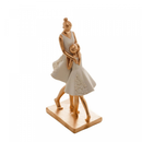 Escultura Decorativa Família em Resina Branca